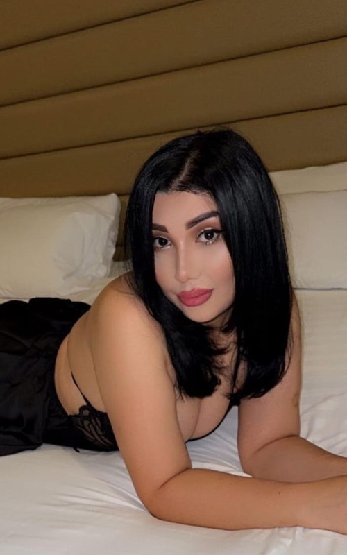 Experience Passion and Elegance with Kaede Storm 1 Mis Fotos