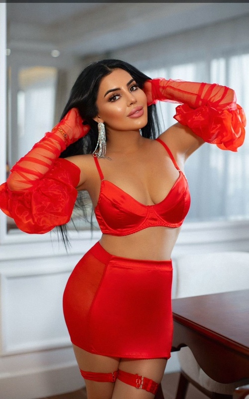 Experience Passion and Elegance with Mana Scarlet