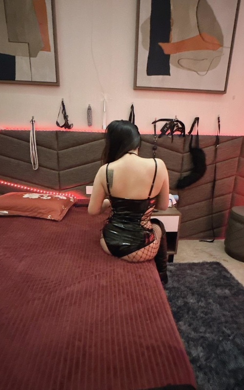 Airi Scarlet Awaits Your Unforgettable Night of Passion